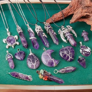 Collier pendentif Arbre à Argent en Forme de Cœur en Améthyste Naturelle avec Fil de Cuivre, Vente en Gros - Product Image 1
