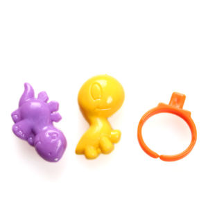 Оптовая продажа, забавные недорогие пластиковые мини-игрушки-кольца в виде динозавра с сюрпризом в яйце для детей - Product Image 4