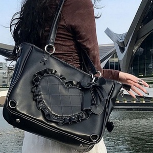 Fabricante de Bolsos de Cuero: Bolso Bandolera 2 en 1 con Forma de Corazón y Correa Ajustable para Conveniones - Product Image 5