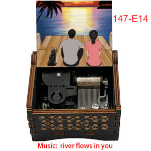 Boîte à musique vintage à manivelle, mini boîte à musique carrée, Rivers Flow in You, en bois, sculptée à la main, pour la décoration de la maison - Product Image 5