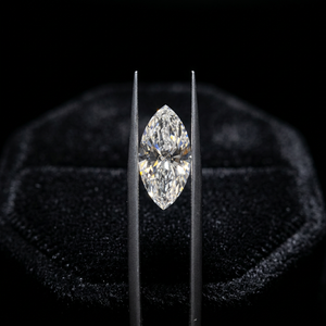 Piedra de Moissanita Sintética Suelta con Corte Marquise de 0.48-0.60 Quilates, Forma Brillante y Elegante, Piedras Laterales Elegantes, IKYRAA JEWELS DQ-32 IGI - Product Image 5
