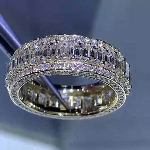 Anello di Lusso F644 per Donna con Diamanti Taglio Baguette, Colore D Naturale, Fede Nuziale Stile Eternity Completo - Product Image 1