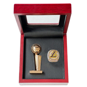 Anillo de Campeón de <span class=keywords><strong>LeBron</strong></span> <span class=keywords><strong>James</strong></span> 2020 con Tapa Abatible y Caja de Trofeo, Juego de Recuerdos Deportivos Premium en Oro - Product Image 1