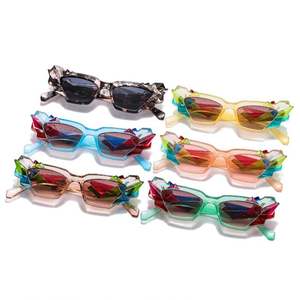 Gafas de Sol de Moda al por Mayor 2022, Gafas de Sol Retro Únicas para Mujer, Coloridas, con Forma de Ojo de Gato, en Colores Pastel - Product Image 3