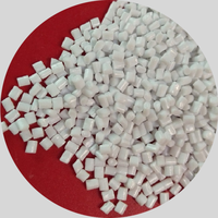 Granulés de plastique PET non modifiés à taux de rétrécissement constant pour le travail de soufflage de contenants d'emballage de formes complexes