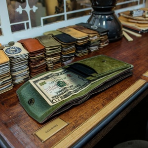 กระเป๋าสตางค์หนังแท้สไตล์วินเทจแบบเปิดขนาดเล็กบาง ป้องกันการโจรกรรม RFID บุด้วยผ้าฝ้าย มีช่องใส่บัตรความจุเยอะ พร้อมช่องใส่บัตรประชาชน - Product Image 4