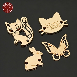 Étiquettes personnalisées en métal 3D avec logo en relief JACK FANG pour vêtements, avec bord découpé au laser et finition plaquée. - Product Image 3