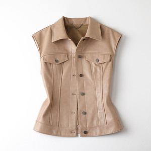 Veste en cuir véritable convertible 2-en-1 pour <span class=keywords><strong>femme</strong></span>, style camionneur, avec manches détachables, taille cintrée et boutons sur le devant - Product Image 2