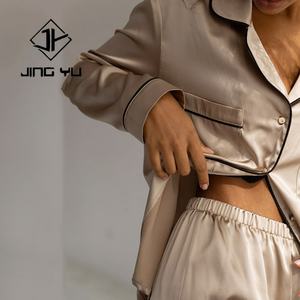 Vêtements de nuit en satin personnalisés, ensemble de pyjamas en soie pure à 100%, pyjamas en soie pour femmes avec manches longues et pantalon long - Product Image 4