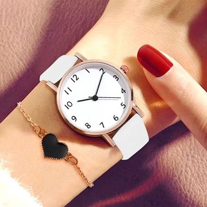 Reloj de Pulsera Elegante de Aleación con Correa de Cuero PU para Mujer, Reloj de Cuarzo con Brazalete de Corazón, Sin Caja, Envío Directo - Product Image 2