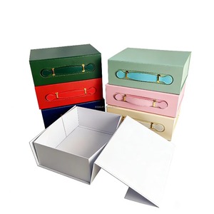 Caja con Logotipo Personalizado AOPA |   Empaque de Lujo B2B con Logotipo |   Venta al por mayor, MOQ 500 piezas |   Certificado por la FSC - Product Image 4