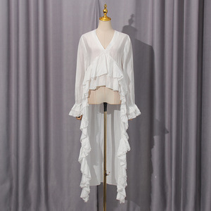 2025 Ruffle elegante camisa <span class=keywords><strong>blanca</strong></span> de manga larga acampanada para mujer Sheer Flowy Swing cuello en V asimétrico verano playa Maxi Top - Product Image 5