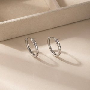 Boucles d'oreilles créoles en alliage de zinc blanc, serties de griffes circulaires, pour femmes, bijoux tendance - Product Image 2