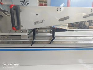 Machine de découpe automatique de précision en aluminium de 550 mm, machine à scie à profil de coupe d'<span class=keywords><strong>angle</strong></span> pour <span class=keywords><strong>PVC</strong></span> et UPVC, coupe à <span class=keywords><strong>angle</strong></span> <span class=keywords><strong>variable</strong></span> - Product Image 4