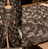 Stock limité |   Tulle brodé de sequins géométriques Paisley noir et or |   Motif Paisley Classique |   Rétro, psychédélique et luxueux
