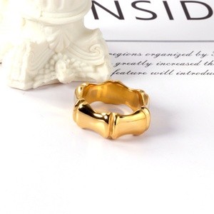 Anillo de Lujo Ligero, Impermeable e Hipoalergénico, Chapado en Oro de 18k sobre Acero Inoxidable, Resistente al Óxido, Unisex - Product Image 5