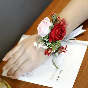 韓国のヨーロッパの赤いシルクローズ花婿の結婚式のコサージュ花嫁介添人の結婚式の手首の花