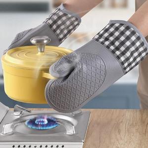 Vente flash : Gants et maniques de cuisine en silicone et coton résistants à la chaleur, à pois, pour barbecue et grillades - Product Image 3
