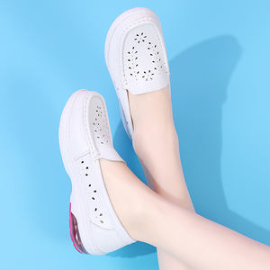 Chaussures décontractées pour femmes en daim de vache, fabrication OEM personnalisée, vente en gros, chaussures plates à enfiler pour femmes, chaussures en cuir ajourées, mocassins à <span class=keywords><strong>semelle</strong></span> <span class=keywords><strong>épaisse</strong></span> - Product Image 3