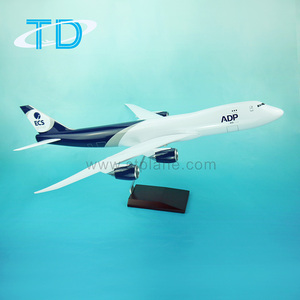 Modèle d'<span class=keywords><strong>avion</strong></span> en résine en gros ECS Group B747-8F sur mesure, échelle 1:100, 74 cm – Personnalisez librement la palette de couleurs de ce modèle - Product Image 2