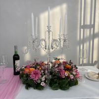 Chemin de table artificiel haut de gamme avec arrangement de roses pour la décoration de table de mariage, fournisseur d'usine en gros
