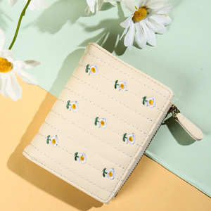 Tarjetero de cuero PU con flores bordadas a la moda, monedero con cremallera de Color sólido, Mini cartera corta para mujer - Product Image 3