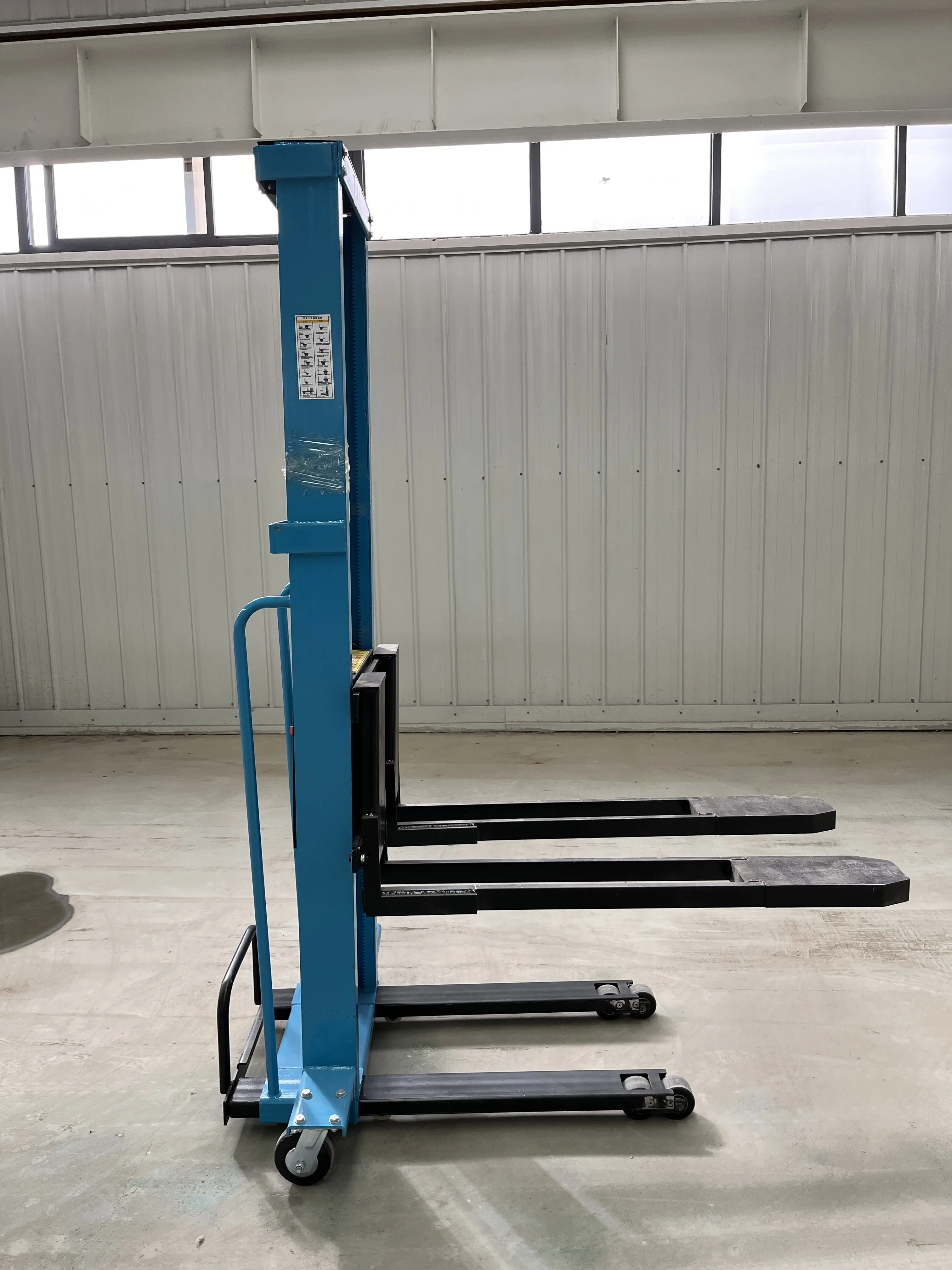 Lifting forklift manual semi-electric lifter stacker 1 ton 1.6 meters stacking forklift