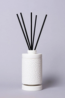 Flacon diffuseur de roseau en céramique élégant personnalisé diffuseur d'arôme décoratif diffuseur de parfum en porcelaine cadeau pour la famille d'amis