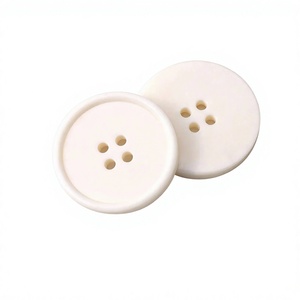 Boutons en corne modernes faits à la main de qualité supérieure, écologiques, à 4 trous, pour vêtements, de haute qualité, en provenance d'Inde - Product Image 1