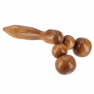 Masajeador corporal de madera con agarre con rodillo de cuatro bolas y mango largo para el alivio efectivo del dolor del cuerpo a precio mayorista - Product Image 1
