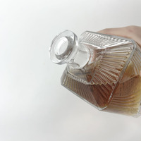 Fabricant de bouteilles en verre carrées à large ouverture de 750 ml pour la vodka, le whisky et la tequila