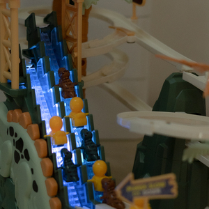 Jouet de <span class=keywords><strong>Train</strong></span> électrique FiveStar pour enfants Playhouse pour enfants avec dinosaure montagne route piste voiture parking dinosaure piste jouets - Product Image 6