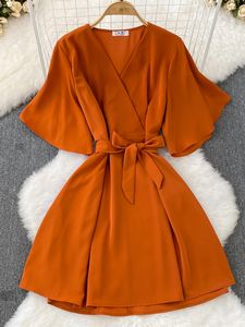 Robe d'été 2025 version coréenne, style doux, rétro élégant, manches cloche, col en V, taille cintrée, nœud <span class=keywords><strong>papillon</strong></span>, lettre A - Product Image 1