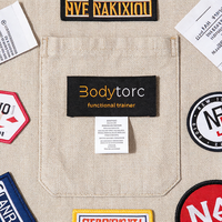 Étiquettes de vêtements personnalisées découpées au laser, étiquettes tissées damassées pour vêtements, étiquettes tissées rectangulaires sur mesure avec logo imprimé