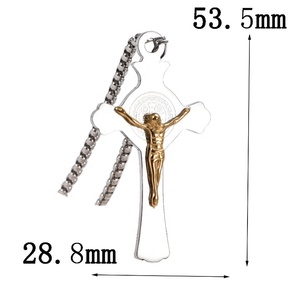 Ciondolo Crocifisso in Acciaio Inossidabile Placcato Oro 18K, Charm Croce di Gesù, Gioiello Religioso Cristiano, Regalo - Product Image 2