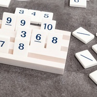 Tuiles de Rummy en Acrylique Blanc, Ensemble Minimaliste de Rummikub avec 4 Supports en Bois, Cadeau Juif, Décoration d'Intérieur