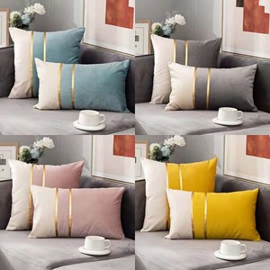 Ensemble de 2 coussins décoratifs Aodu en velours, coussins lombaires carrés gris crème or pour canapé, vente en gros d'usine - Product Image 4
