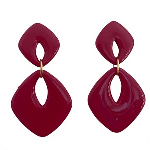Boucles d'oreilles en résine faites à la main pour femmes, boucles d'oreilles pendantes en résine époxy colorée avec un design artistique unique pour bijoux de mode au quotidien - Product Image 4