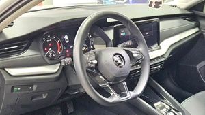 <span class=keywords><strong>Skoda</strong></span> <span class=keywords><strong>Octavia</strong></span> PRO 280TSI Premium 1.4TSI <span class=keywords><strong>2023</strong></span> Usado, Pintura Original Completa, Bajo Kilometraje, Excelente Valor - Product Image 5