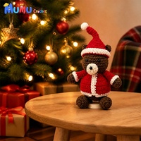 Handgefertigter Häkel-Teddybär Weihnachtsmann-Outfit Puppe Amigurumi Weihnachts-Tischdekoration Geschenk Individuelles Logo Großhandel
