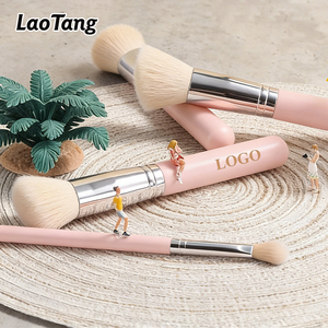 Set di Pennelli da Trucco di Alta Qualità con Manico in Legno, Etichetta Privata Personalizzata, Pennelli per Viso e Occhi - Product Image 1