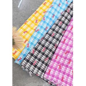 Ropa de calidad superior-Ropa de dormir 120gsm Transpirable Resistente a las arrugas Tela de seda Latina Impreso Tejido Ligero Pijama de Vietnam - Product Image 1