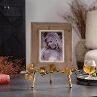 Cadre photo vintage doré en fer, idéal pour ajouter du charme à toute pièce, parfait pour offrir et présenter des souvenirs précieux à la maison.