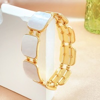 Bracelet perlé en alliage de zinc avec coquillages et perles filées, plaqué or, élastique, bijoux de mode pour femmes et hommes, vente en gros