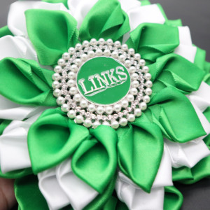 Di alta qualità Jack e Jill greco Sorority raso strato di vari colori petalo fiore spilla Pin - Product Image 6