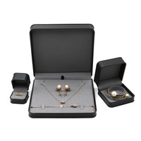 PU bord noir moderne créatif motif carré collier pendentif anneau Bracelet Couple anneau stockage boîte à bijoux