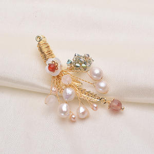 Broche en or 14 carats de conception originale Tilian, faite à la main, avec perle d'eau douce, motif numérique, épingles avec zircon, fleur de poitrine - Product Image 4