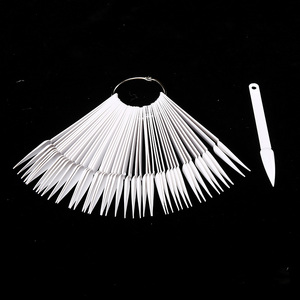 Nuancier de couleurs pour vernis à ongles longs stiletto, faux ongles d'entraînement, pointes pour nail art, nuancier de couleurs pour gel UV, carte de présentation pour manucure en salon - Product Image 2