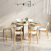 Ensemble de table à manger moderne compact et multifonctionnel avec pieds en fer et chaises en bois sur roulettes, design pliable et gain de place