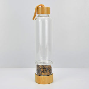 Bouteille d'eau en verre borosilicate avec pierre de cristal de haute capacité, infusée de pierres précieuses, avec couvercle en bambou - Product Image 2